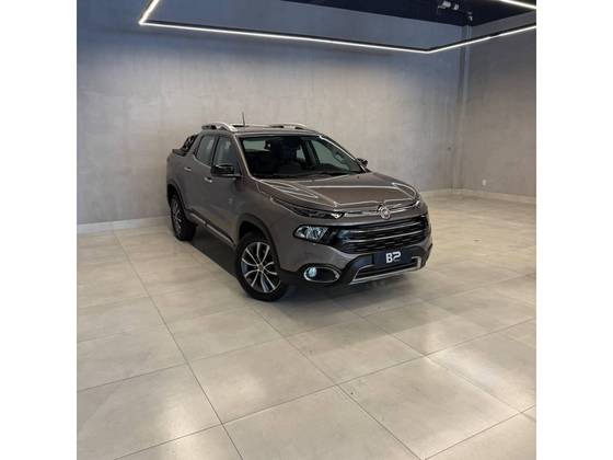 FIAT TORO 2.0 16V TURBO DIESEL VOLCANO 4WD AT9 FIAT TORO 2.0 16V TURBO DIESEL VOLCANO 4WD AT9